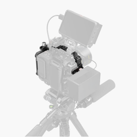 SmallRig Camera Cage na Canon EOS C80 montada em tripé com monitor